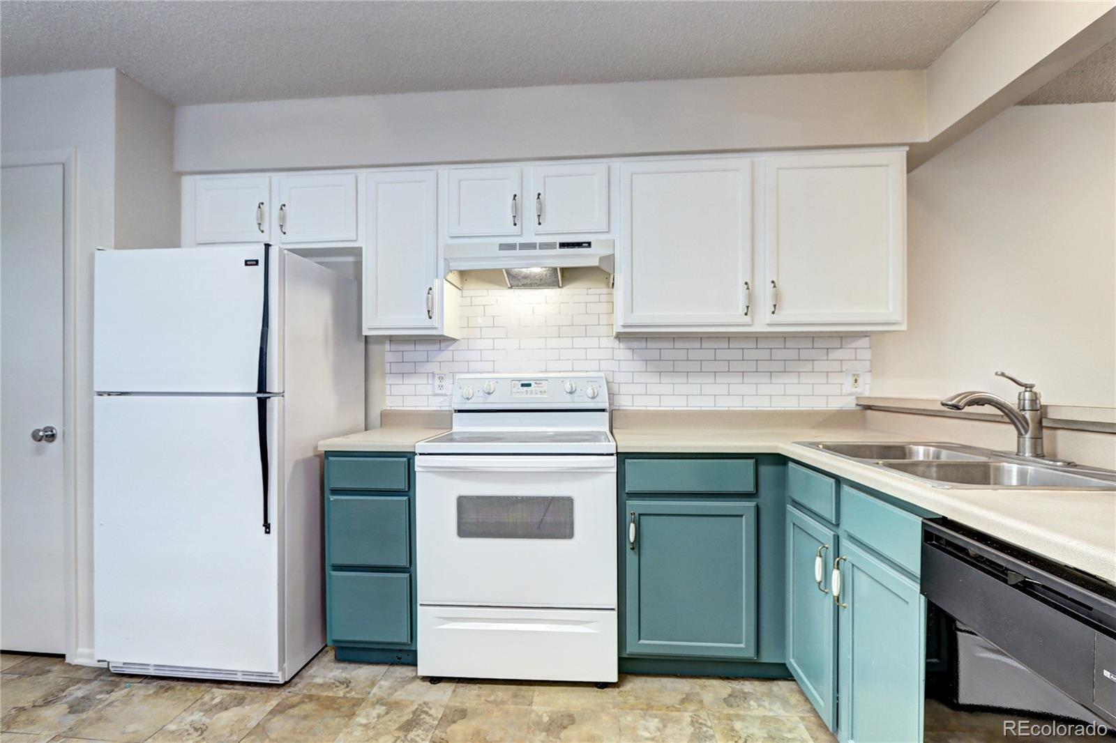 MLS Image #19 for 7260 s gaylord street,littleton, Colorado