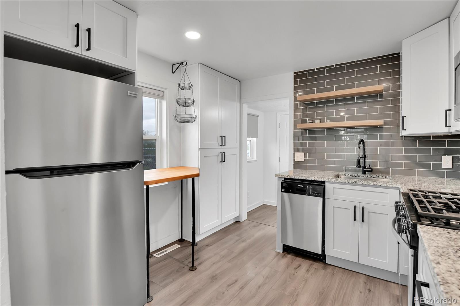 MLS Image #10 for 1000 s perry street,denver, Colorado