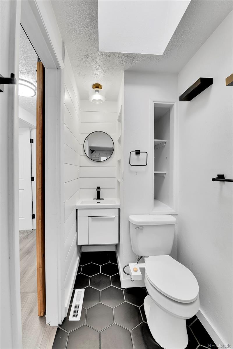 MLS Image #11 for 1000 s perry street,denver, Colorado