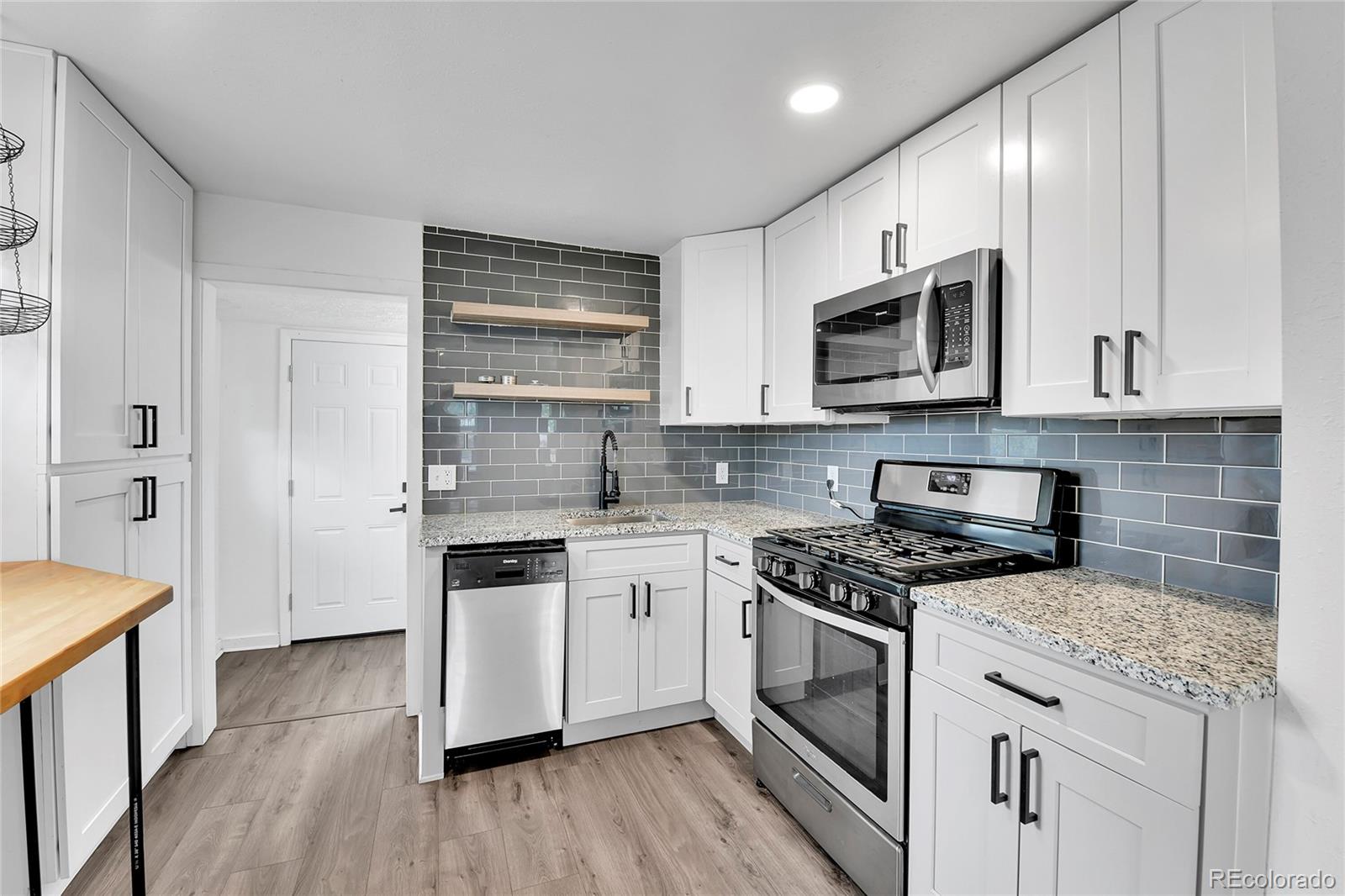 MLS Image #8 for 1000 s perry street,denver, Colorado