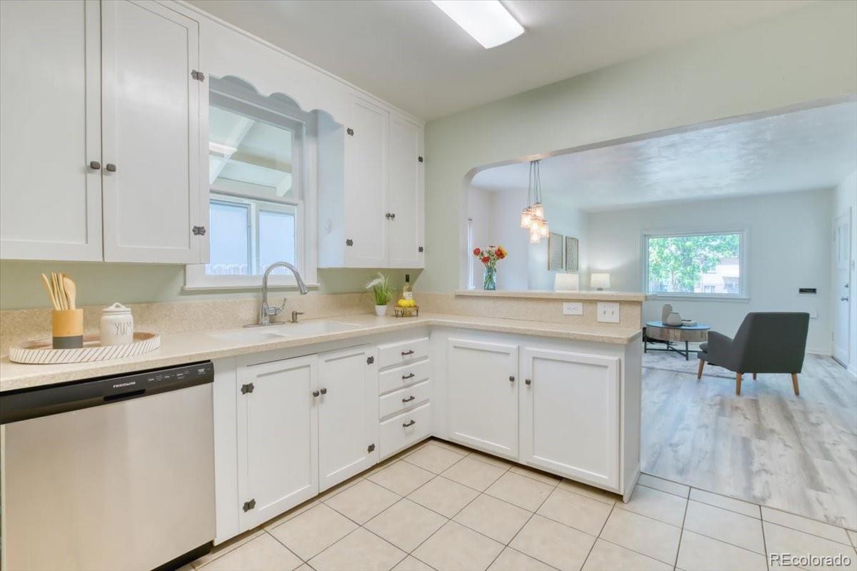 MLS Image #9 for 2684 s logan street,denver, Colorado