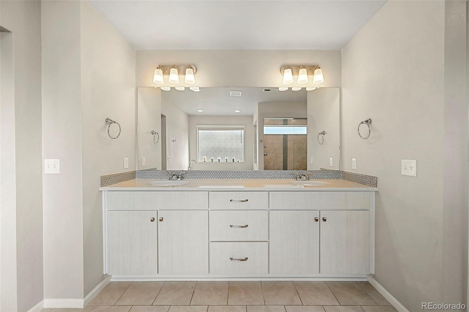 MLS Image #22 for 20503 e 50th place,denver, Colorado