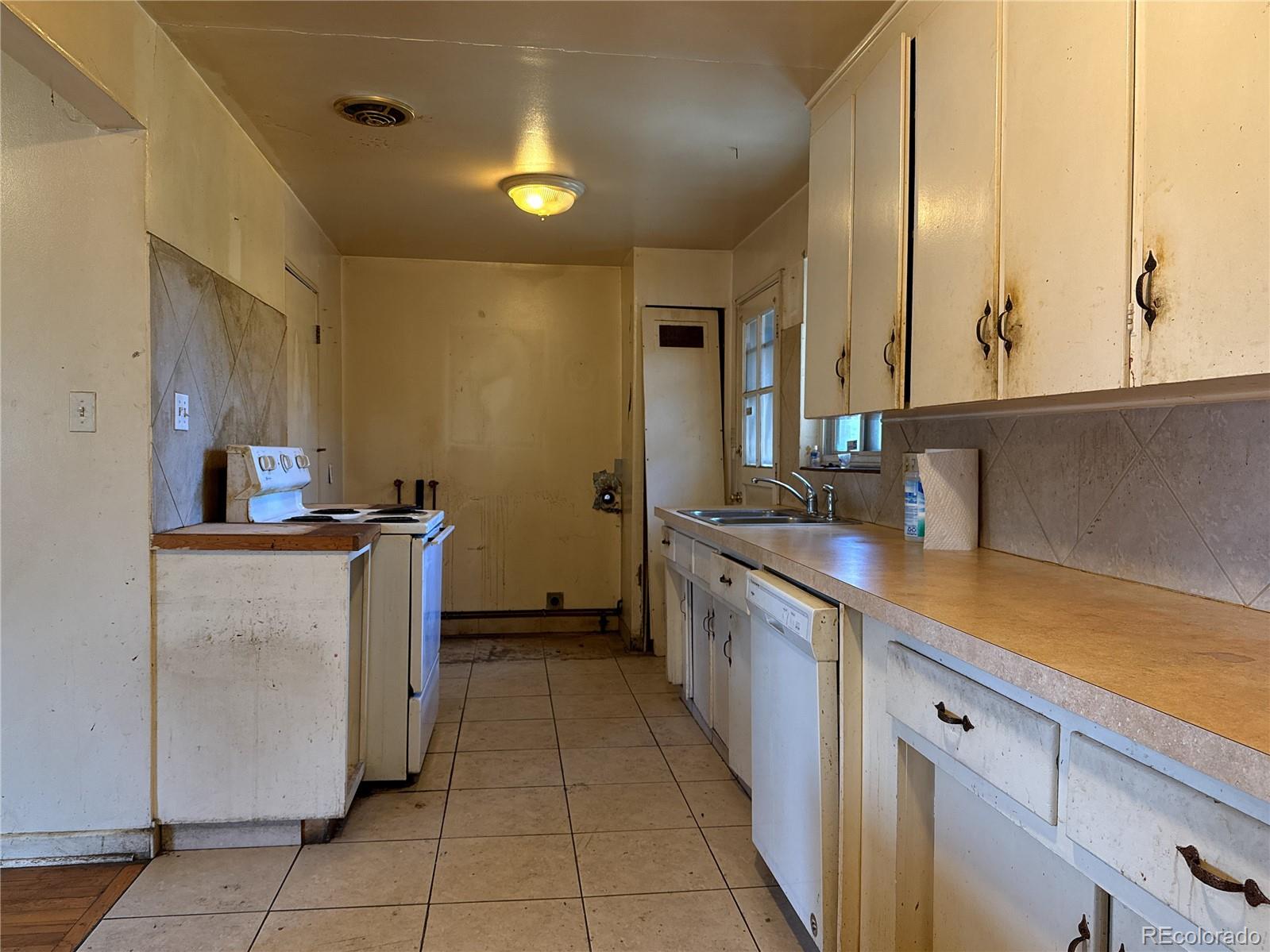 MLS Image #14 for 1890  eaton street,lakewood, Colorado
