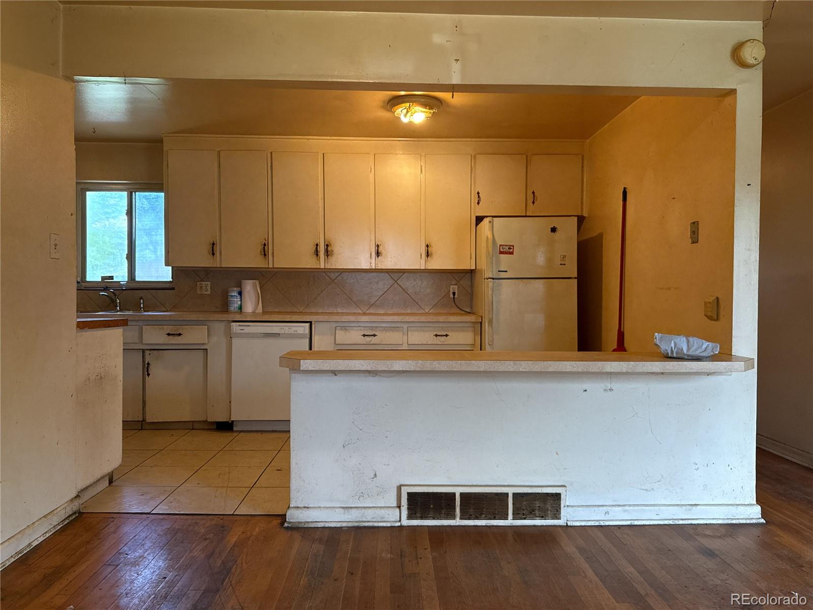 MLS Image #6 for 1890  eaton street,lakewood, Colorado