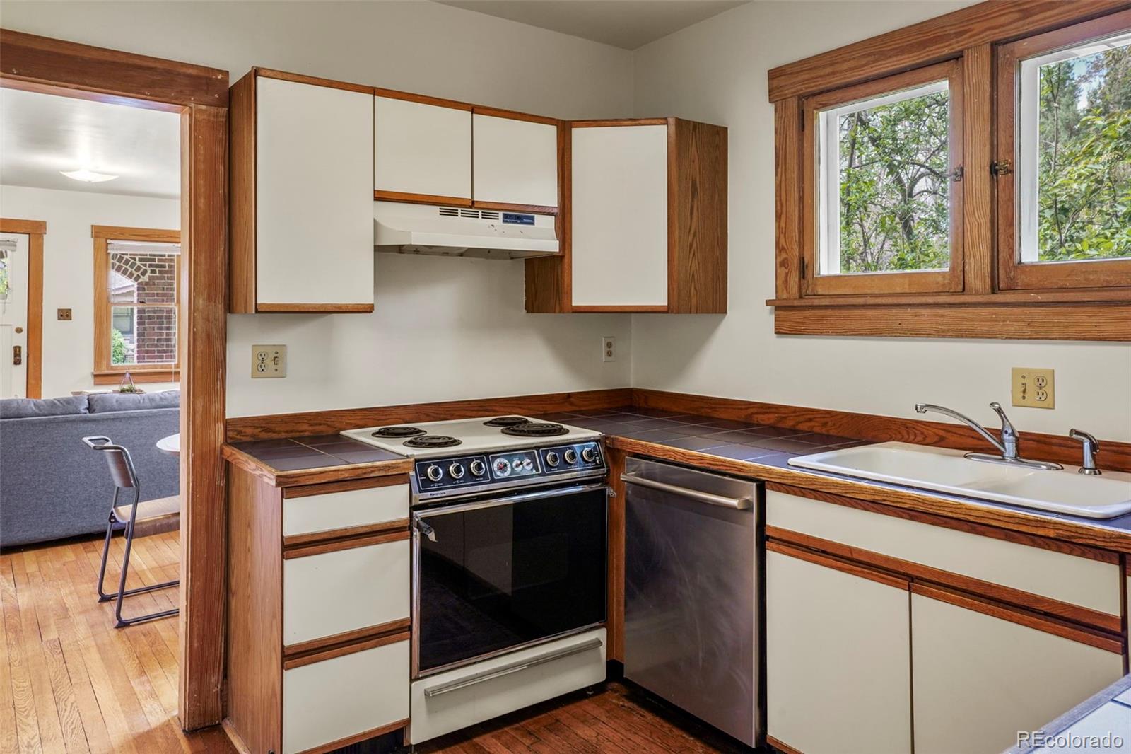 MLS Image #11 for 652 n gilpin street,denver, Colorado