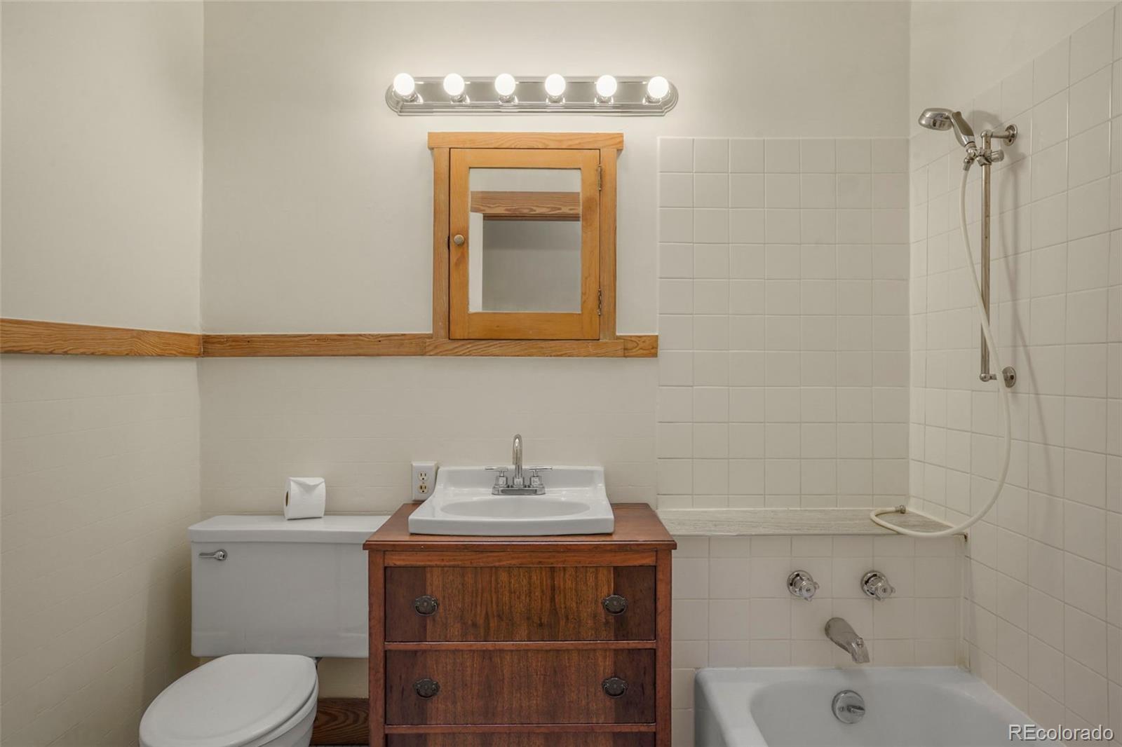 MLS Image #13 for 652 n gilpin street,denver, Colorado