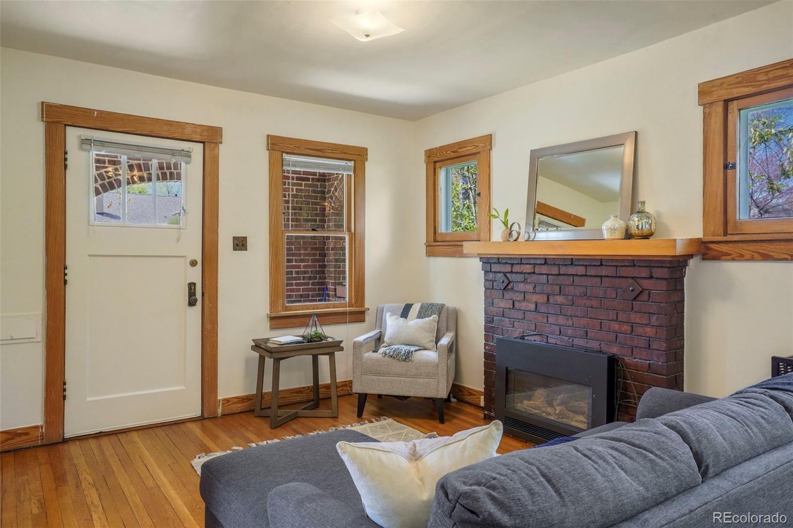 MLS Image #4 for 652 n gilpin street,denver, Colorado