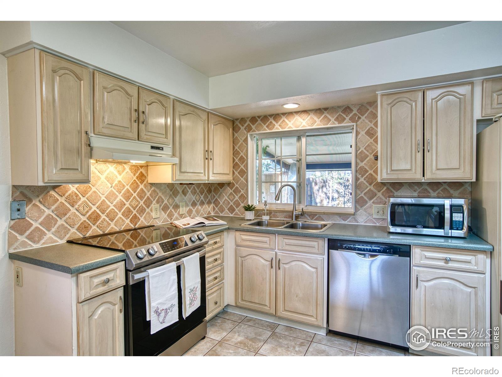 MLS Image #7 for 19  university circle,longmont, Colorado