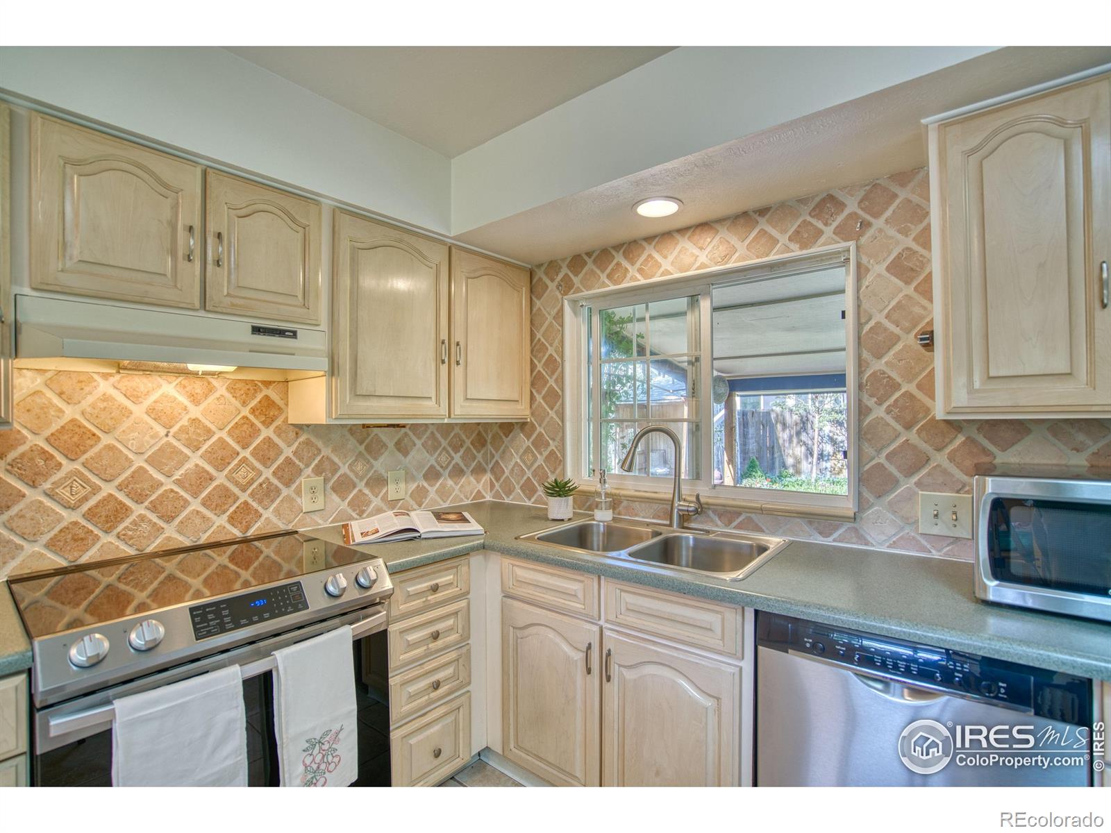 MLS Image #9 for 19  university circle,longmont, Colorado