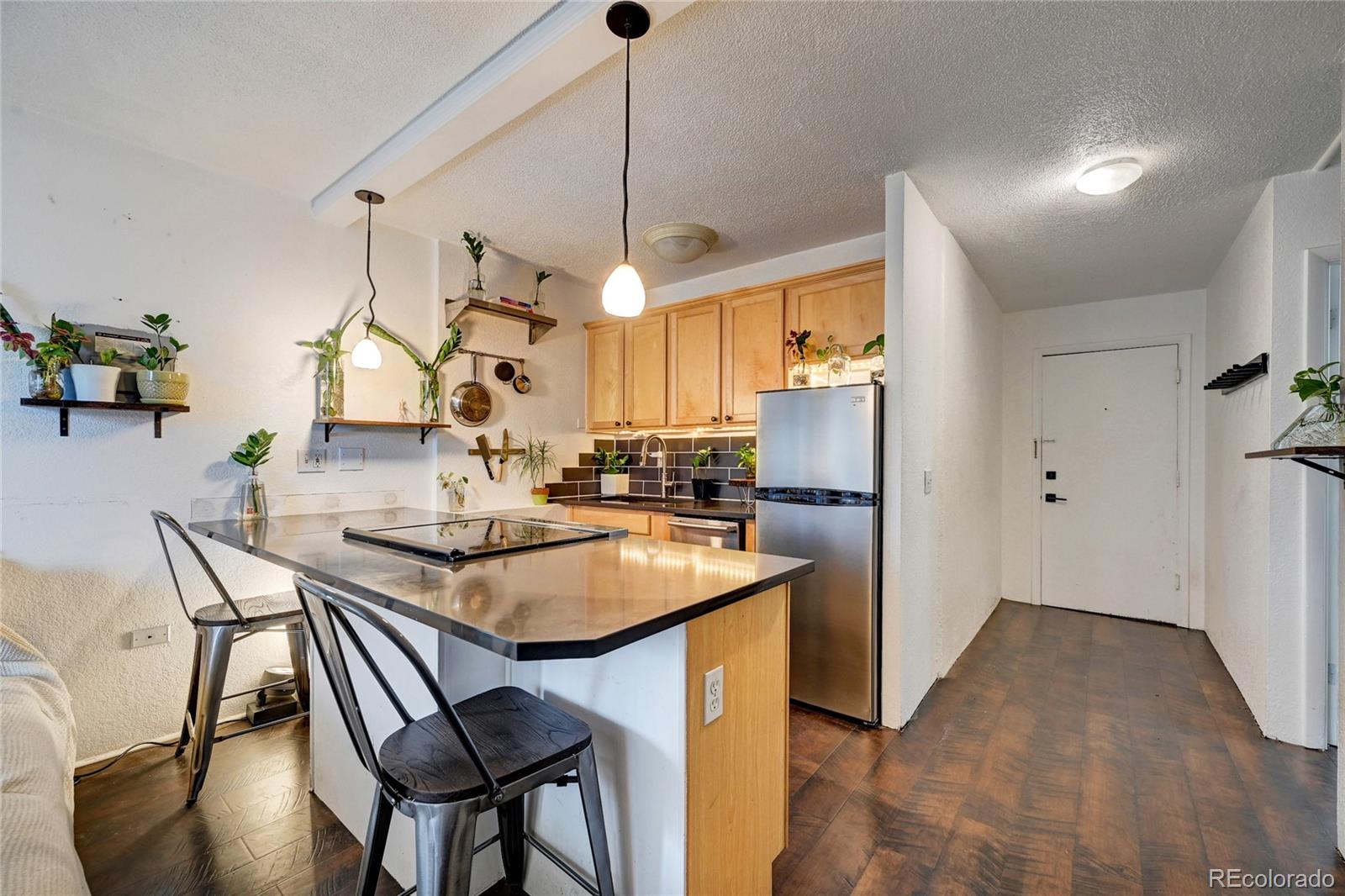 MLS Image #3 for 909 n logan street,denver, Colorado