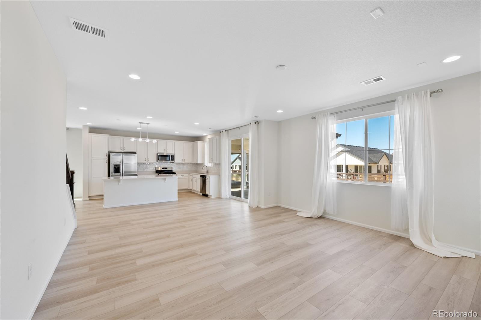 MLS Image #10 for 9175  uravan court,commerce city, Colorado