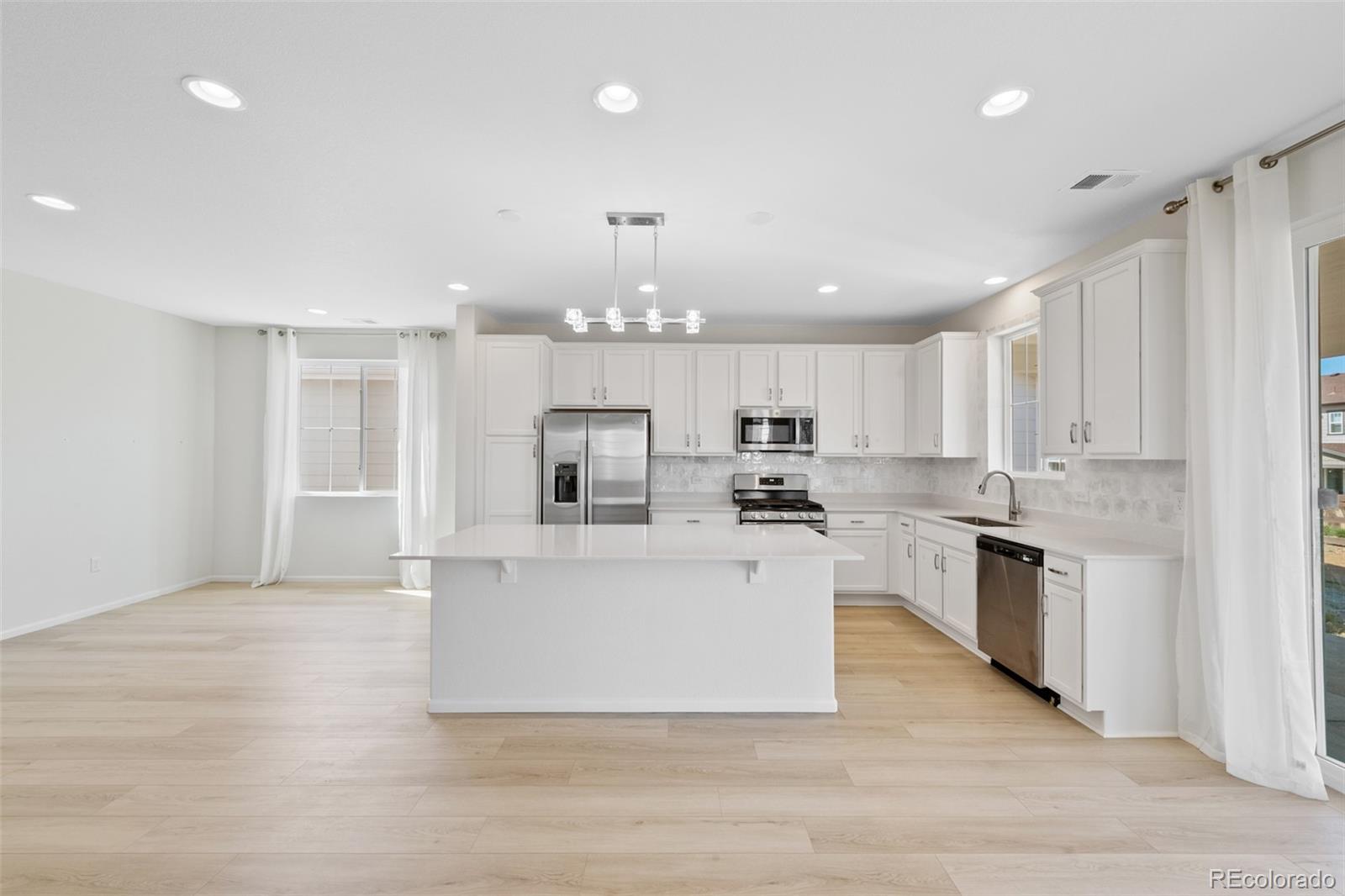 MLS Image #5 for 9175  uravan court,commerce city, Colorado