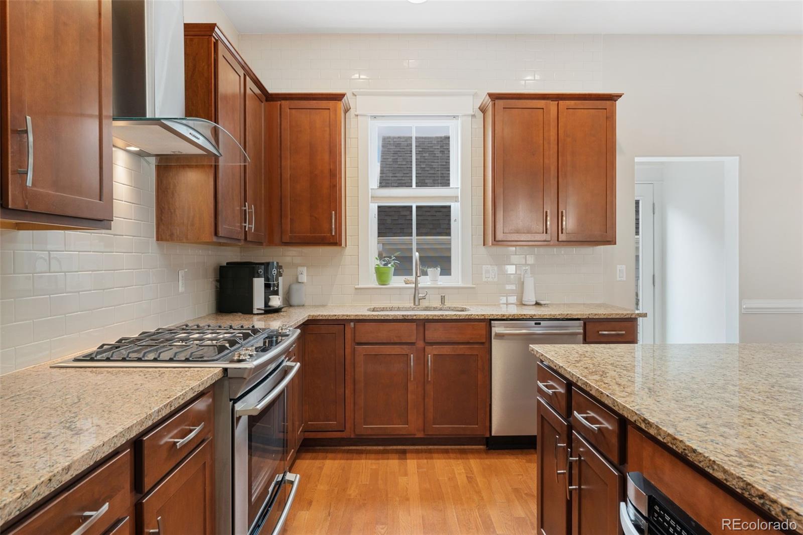 MLS Image #8 for 8851 e 33rd avenue,denver, Colorado