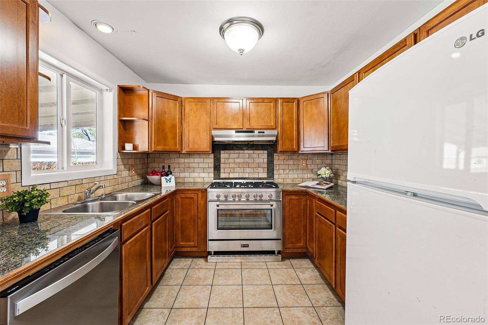 MLS Image #18 for 1335 s holly street,denver, Colorado