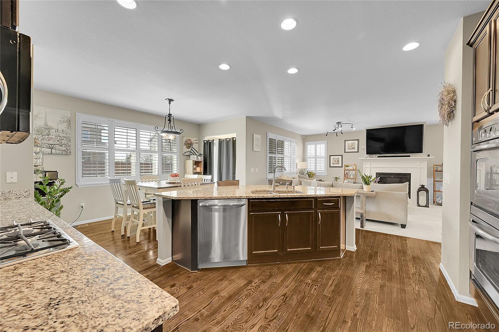 MLS Image #12 for 25262  e 2nd place,aurora, Colorado