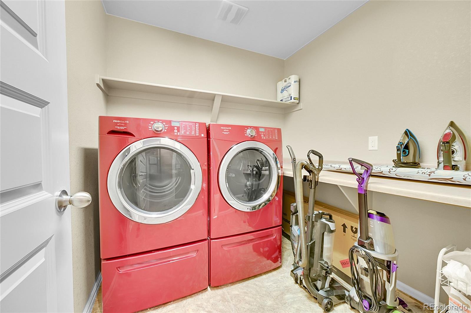 MLS Image #18 for 25262  e 2nd place,aurora, Colorado
