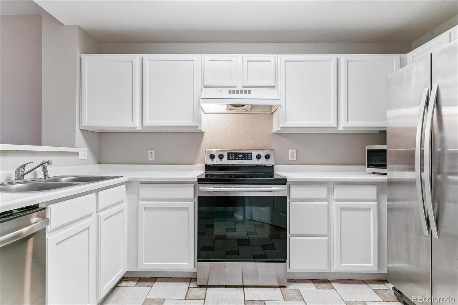 MLS Image #10 for 2575 s syracuse way,denver, Colorado