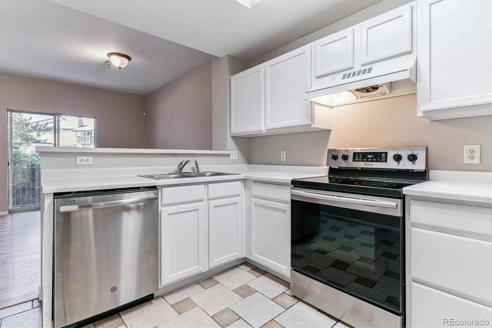 MLS Image #11 for 2575 s syracuse way,denver, Colorado