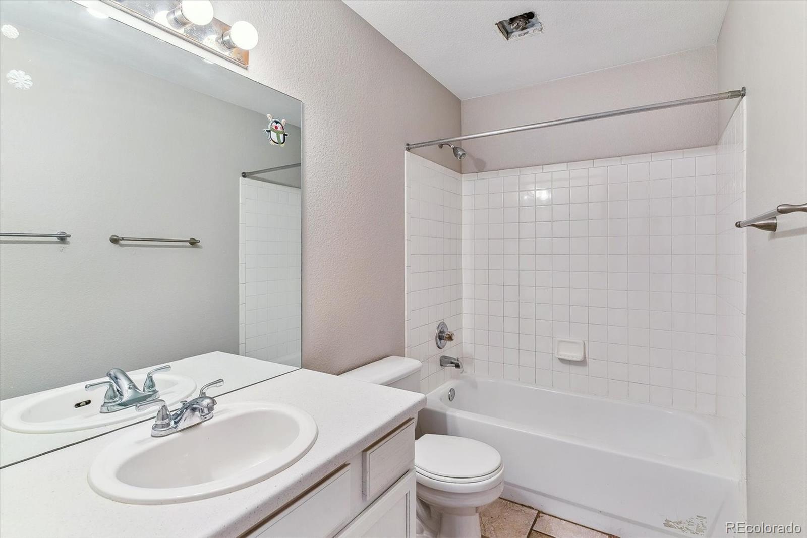 MLS Image #13 for 2575 s syracuse way,denver, Colorado