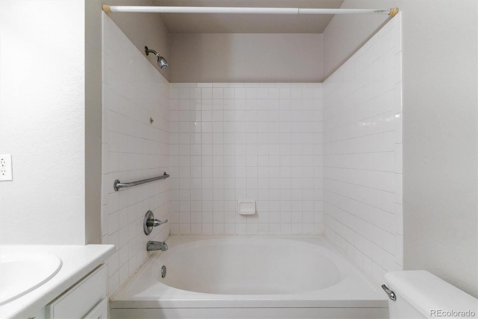 MLS Image #19 for 2575 s syracuse way,denver, Colorado