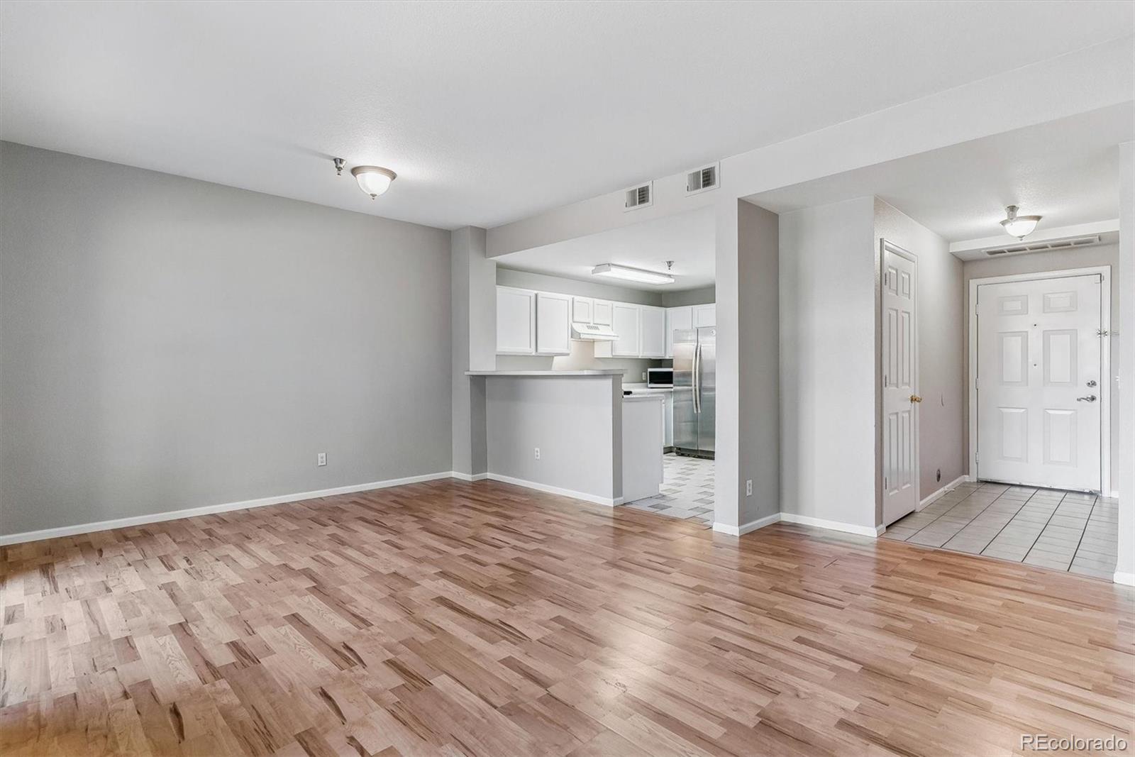MLS Image #6 for 2575 s syracuse way,denver, Colorado