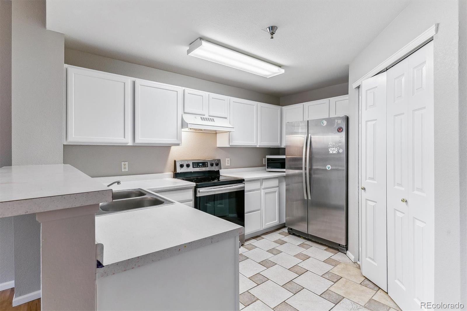 MLS Image #8 for 2575 s syracuse way,denver, Colorado