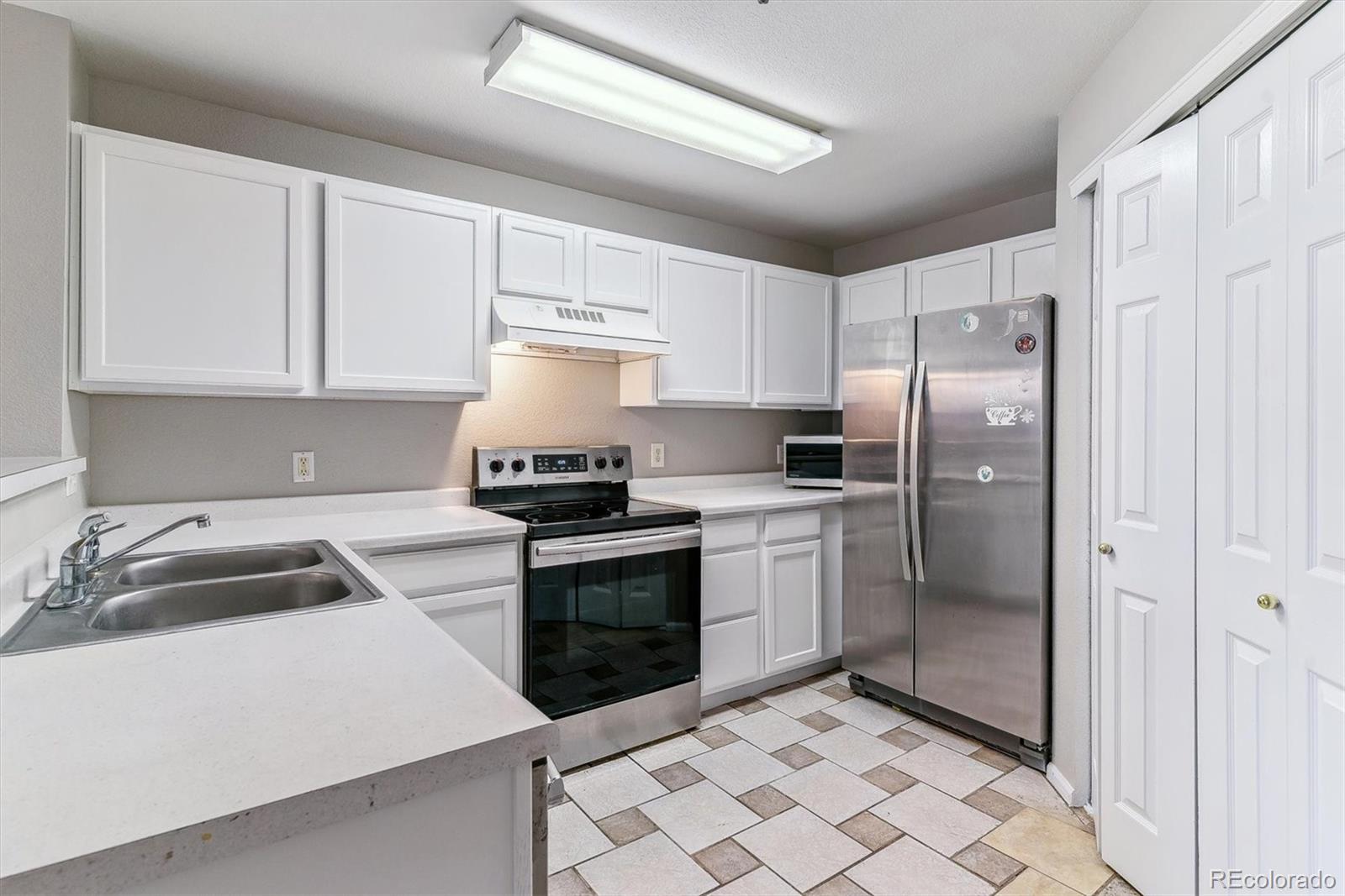 MLS Image #9 for 2575 s syracuse way,denver, Colorado