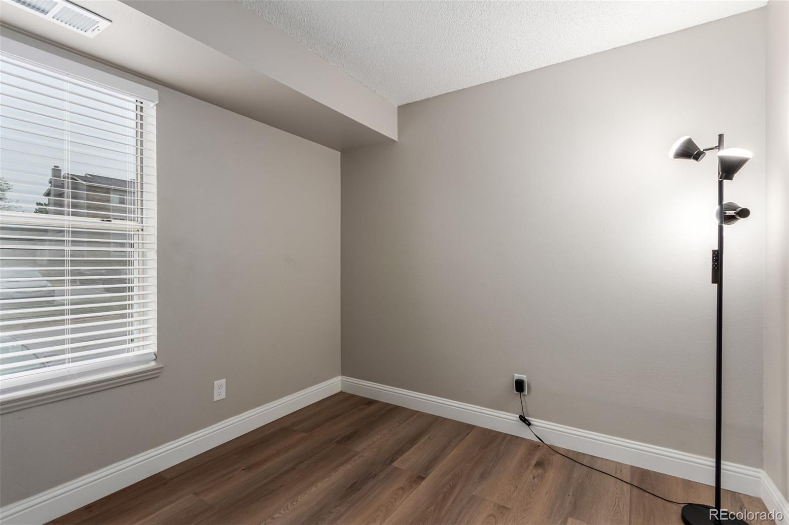 MLS Image #14 for 2575 s syracuse way,denver, Colorado