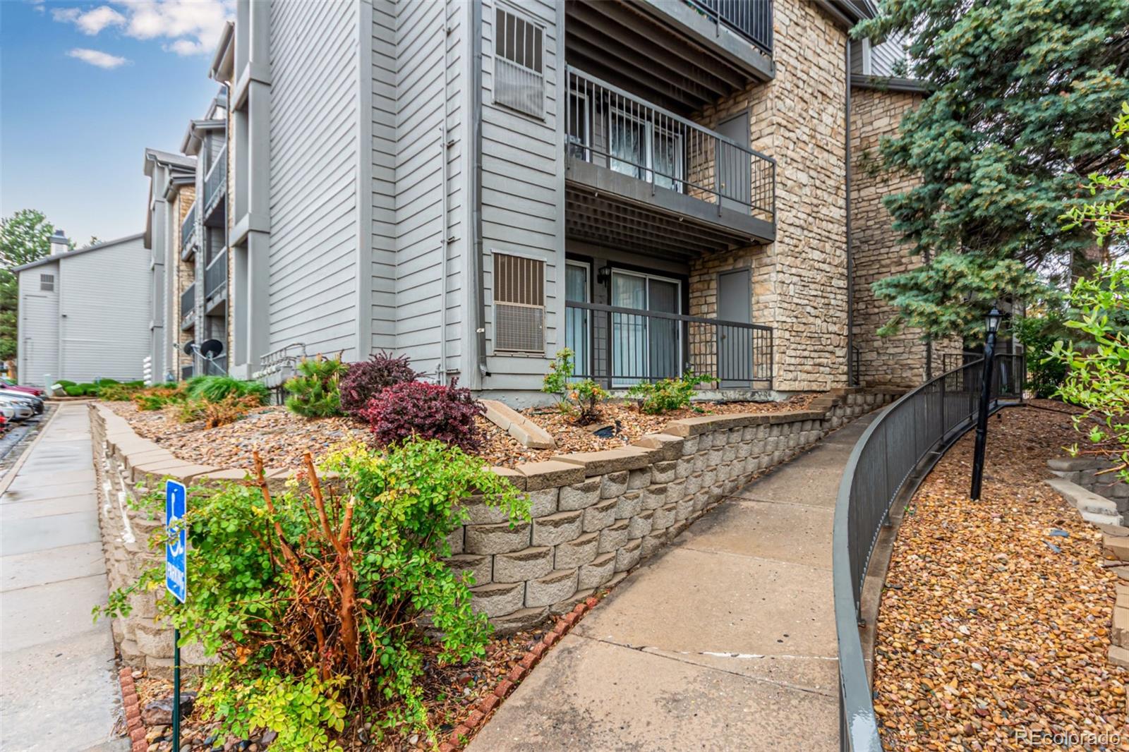 MLS Image #2 for 2575 s syracuse way,denver, Colorado