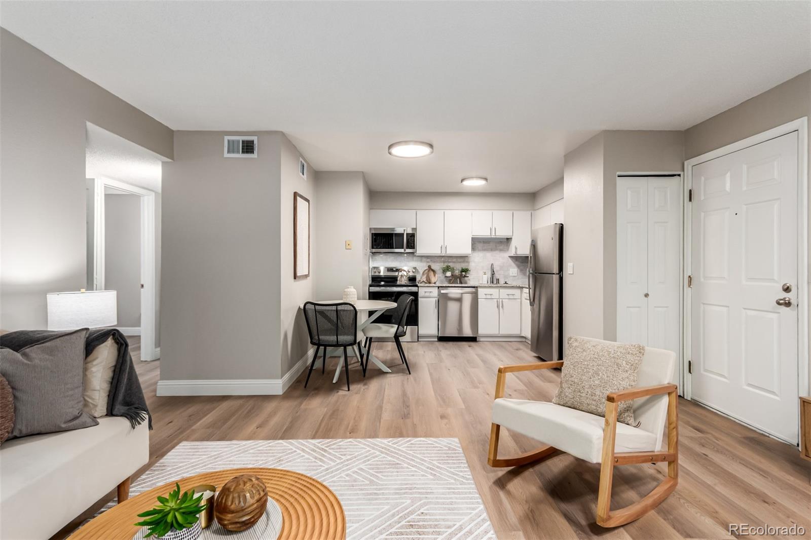 MLS Image #5 for 2575 s syracuse way,denver, Colorado