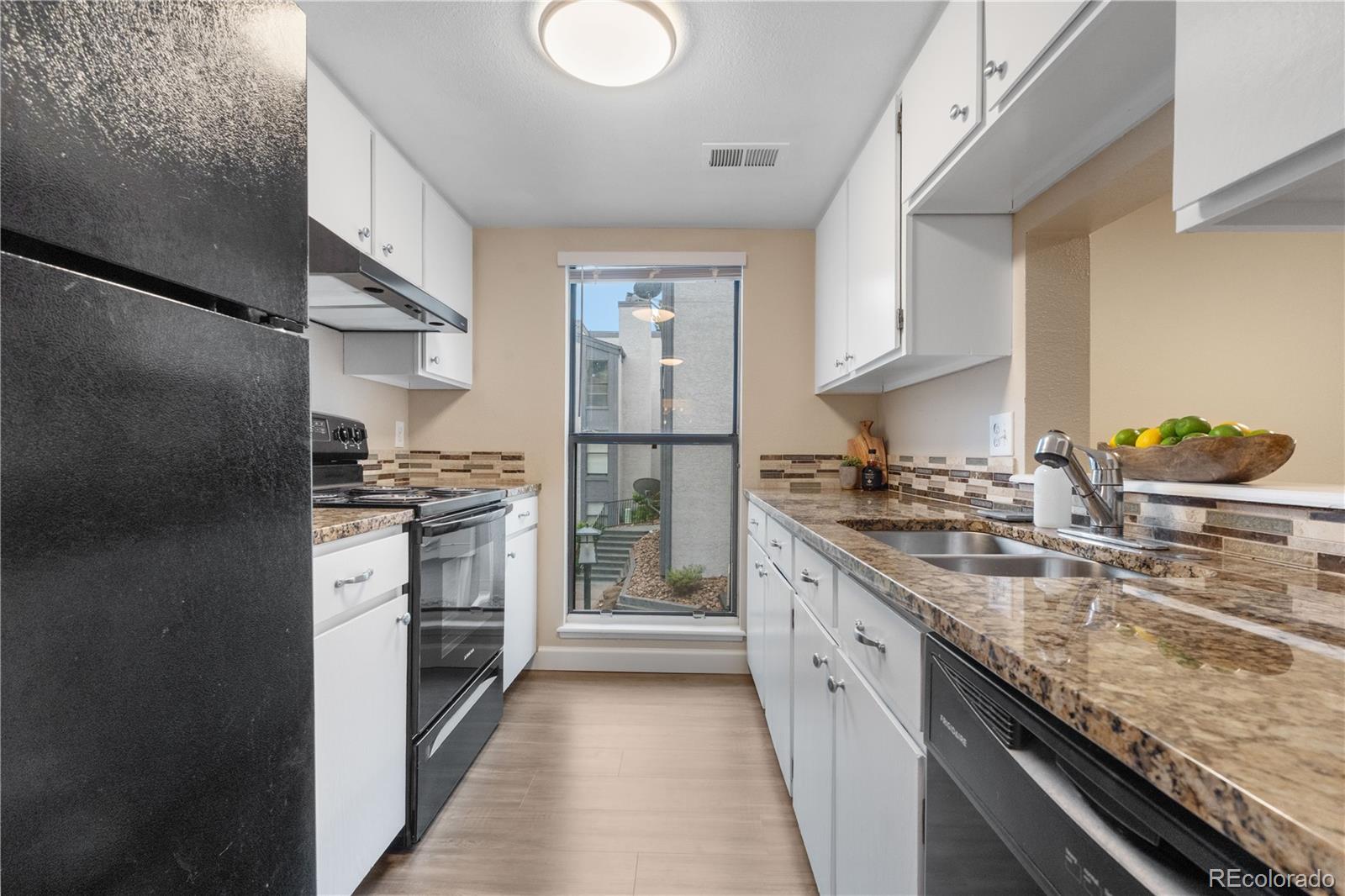 MLS Image #15 for 9837 e peakview avenue d05,englewood, Colorado