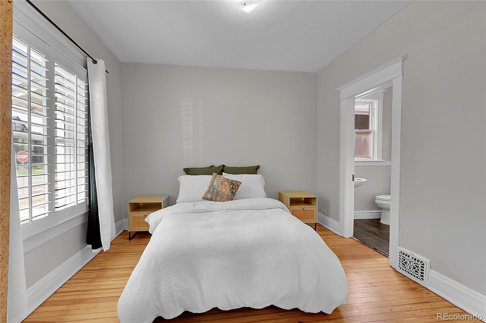 MLS Image #4 for 2204 s acoma street,denver, Colorado