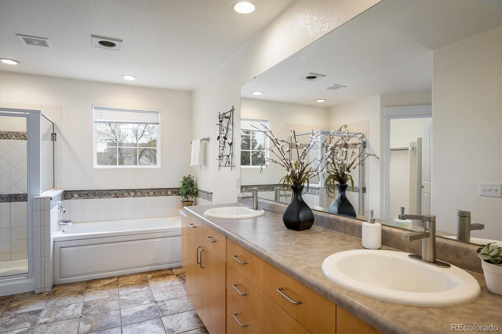 MLS Image #18 for 14000  winding river court t3,broomfield, Colorado
