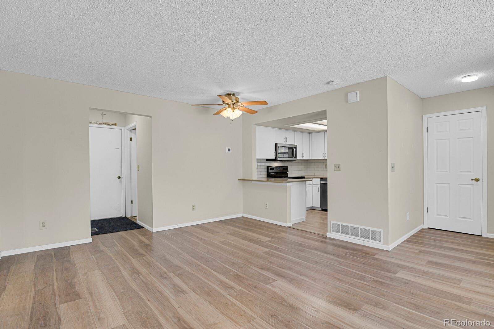 MLS Image #2 for 12625 e pacific circle,aurora, Colorado