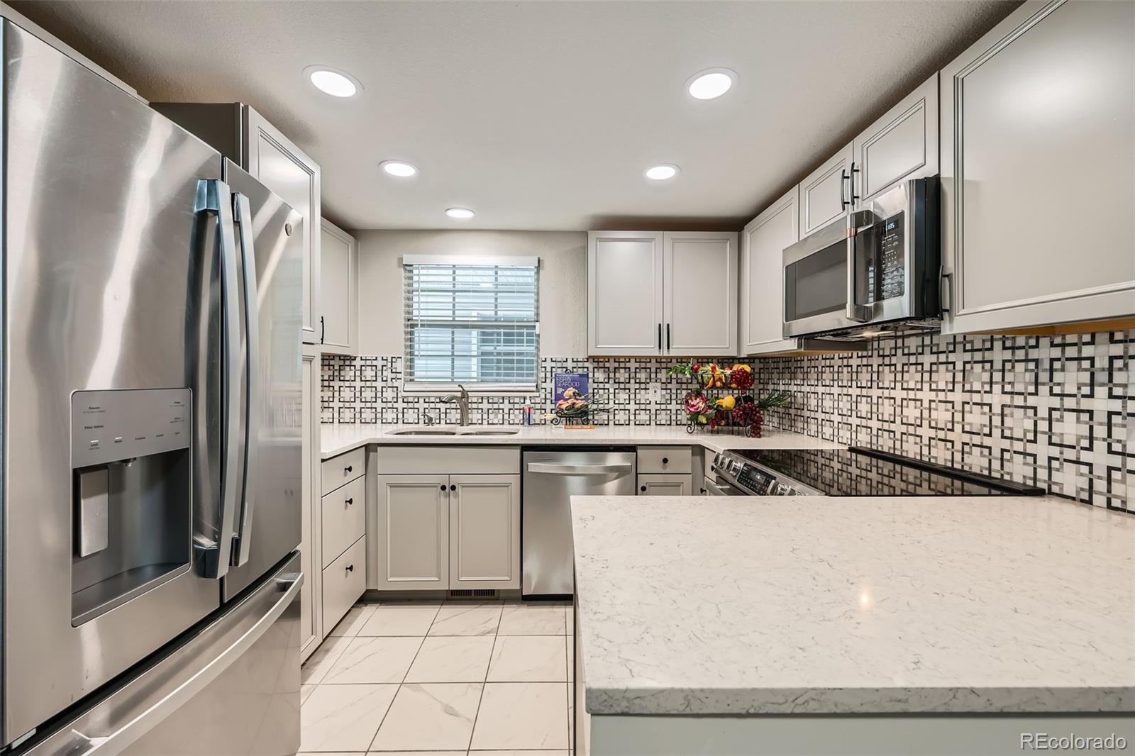 MLS Image #3 for 12685 e pacific circle b,aurora, Colorado