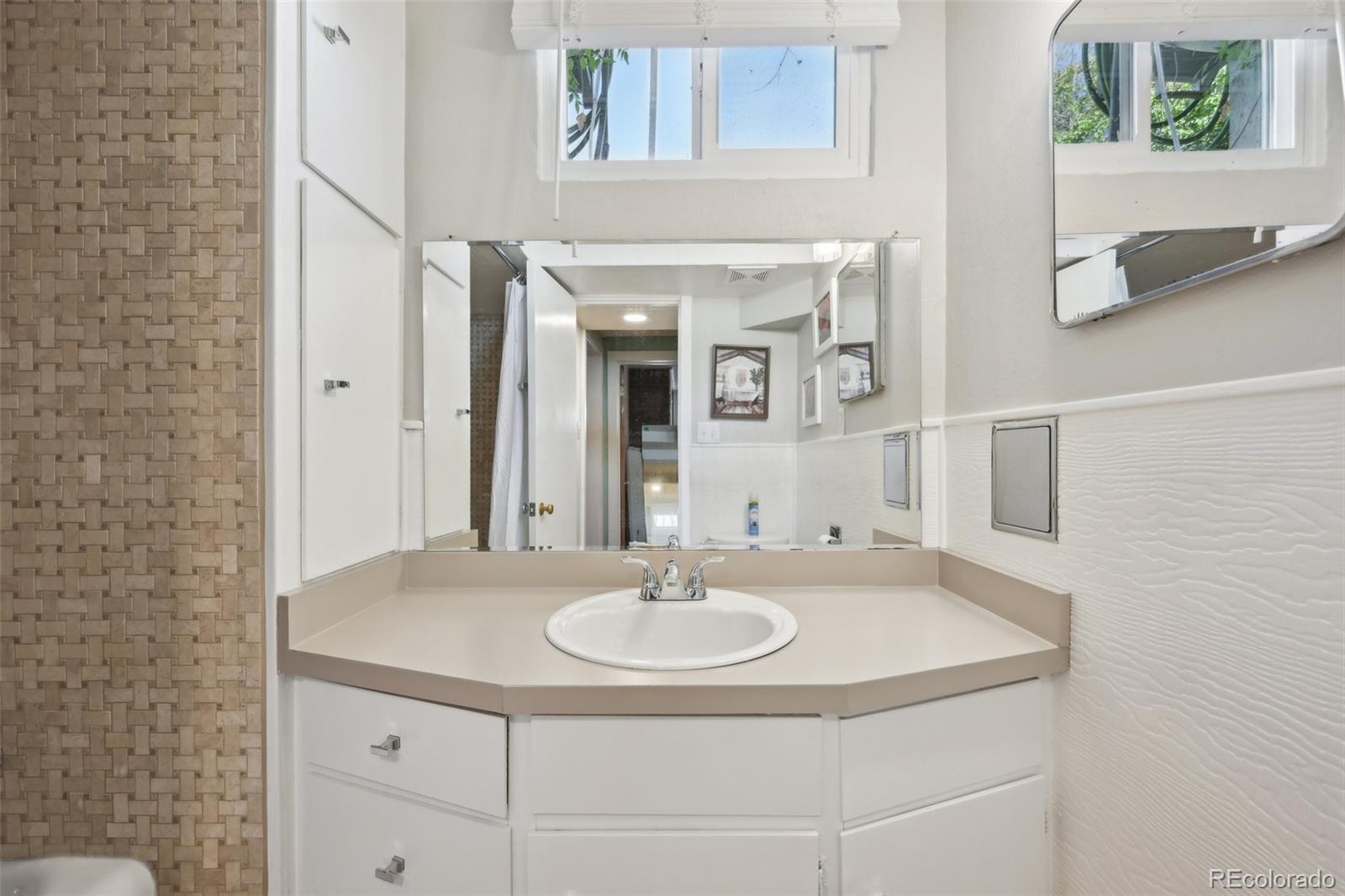 MLS Image #30 for 1055 n 18th street,colorado springs, Colorado