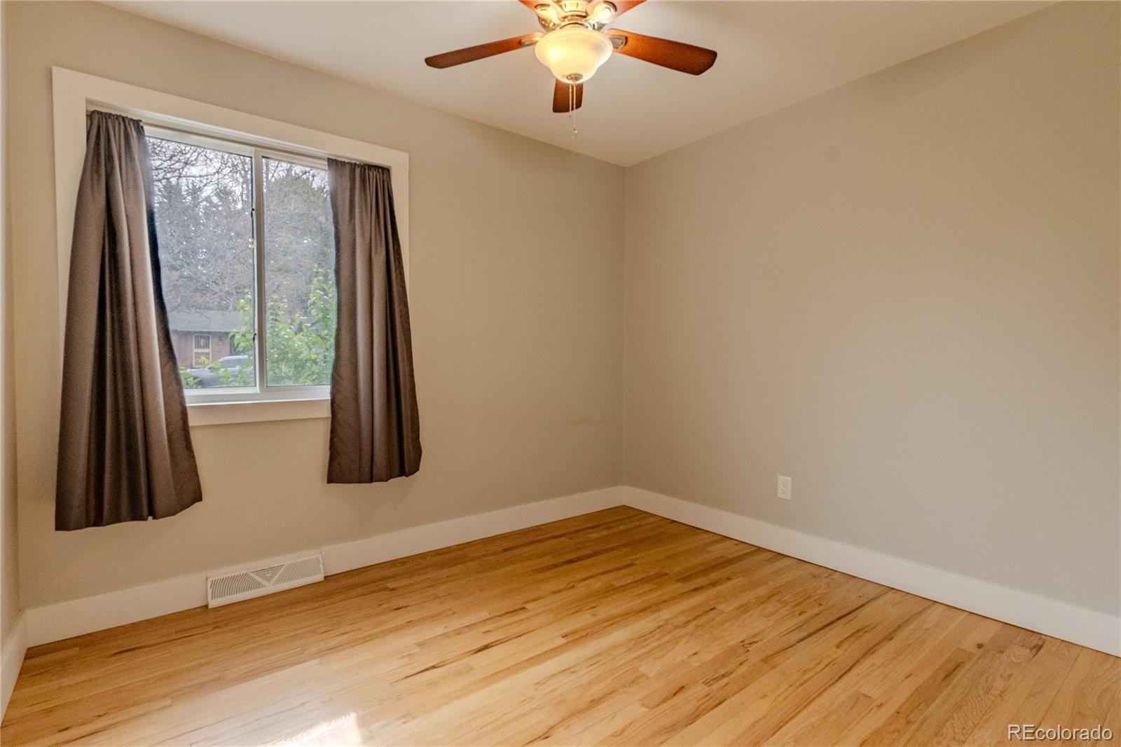 MLS Image #15 for 1601 s glencoe street,denver, Colorado