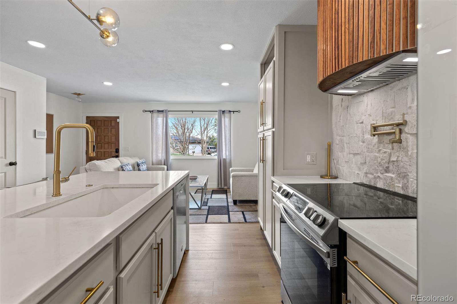 MLS Image #4 for 690 s newark court,aurora, Colorado