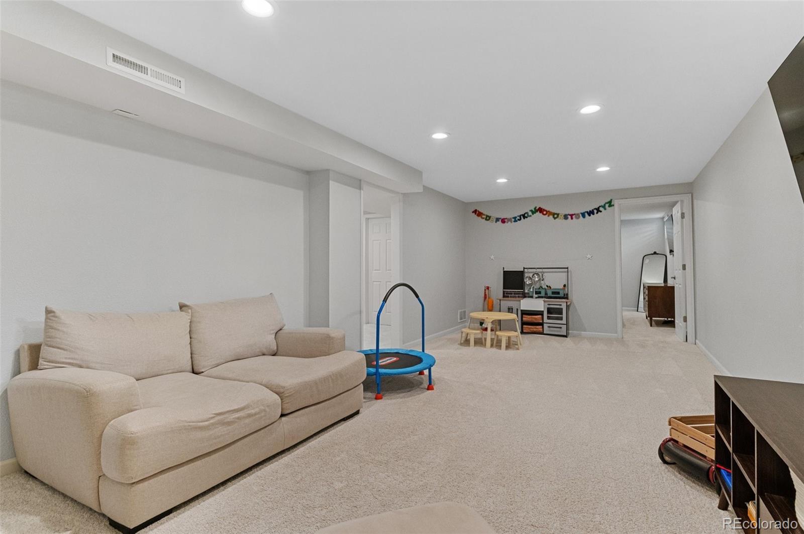 MLS Image #16 for 9790 e 5th avenue,aurora, Colorado