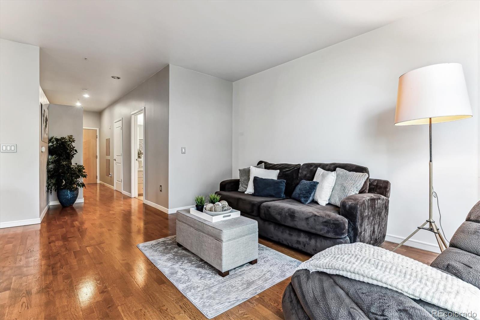 MLS Image #18 for 2958  syracuse street,denver, Colorado