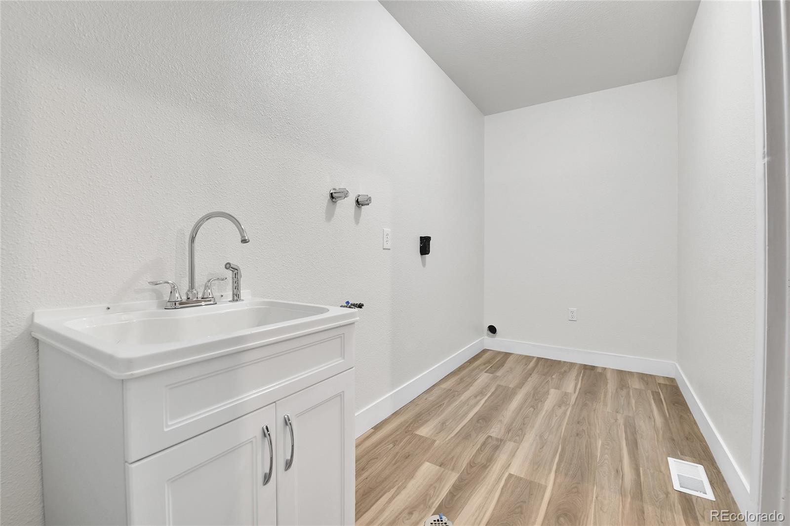 MLS Image #27 for 5224  scranton court,denver, Colorado