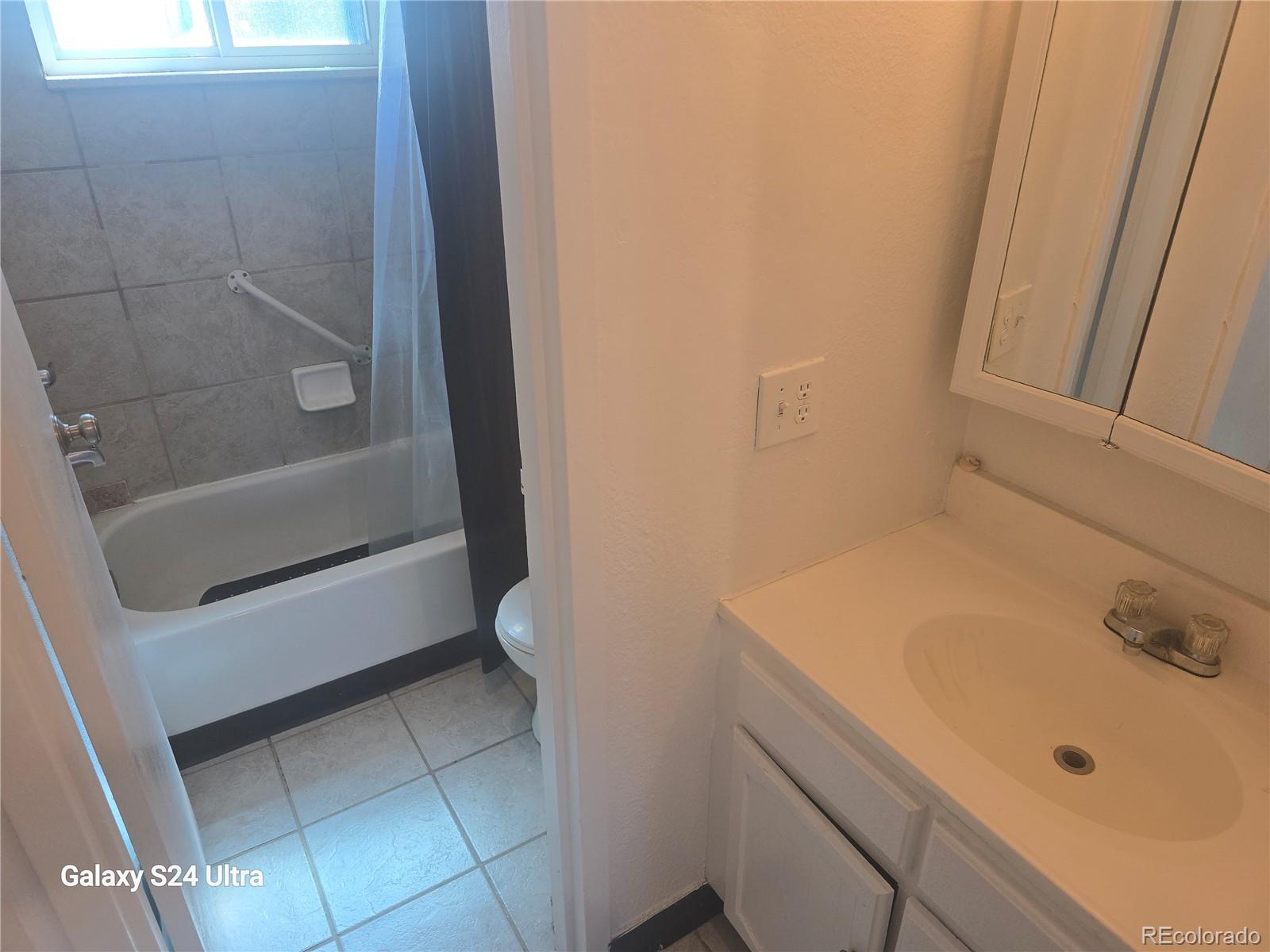 MLS Image #5 for 590 n logan street,denver, Colorado