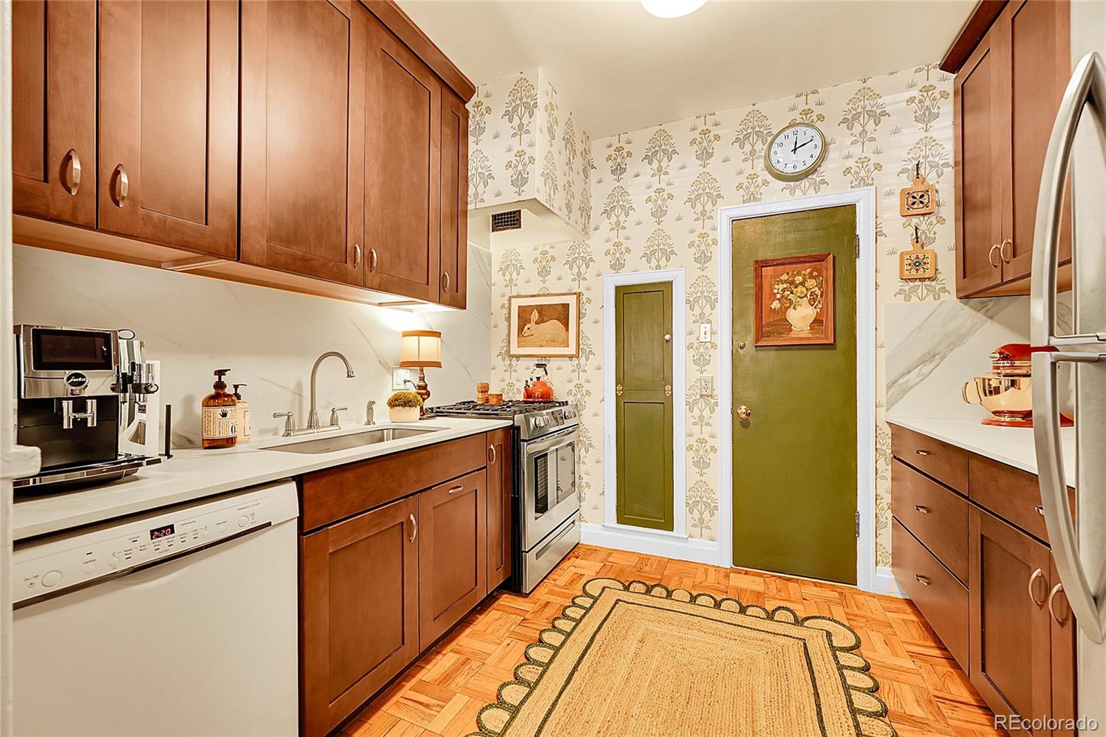 MLS Image #12 for 963 n logan street,denver, Colorado