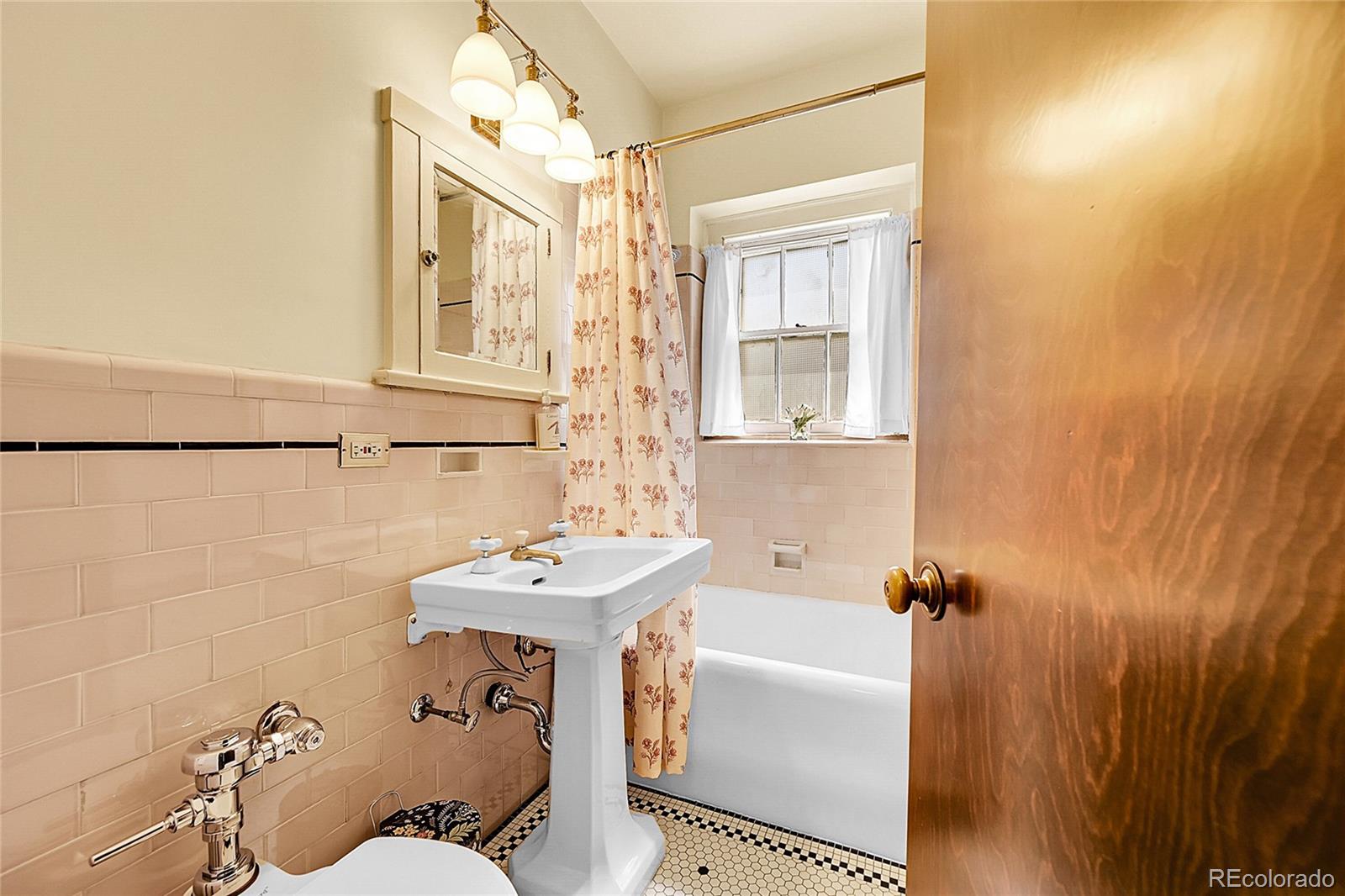 MLS Image #13 for 963 n logan street,denver, Colorado