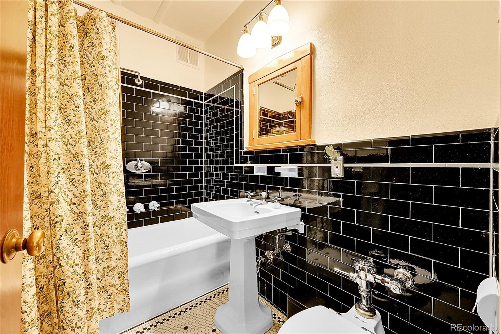 MLS Image #20 for 963 n logan street,denver, Colorado