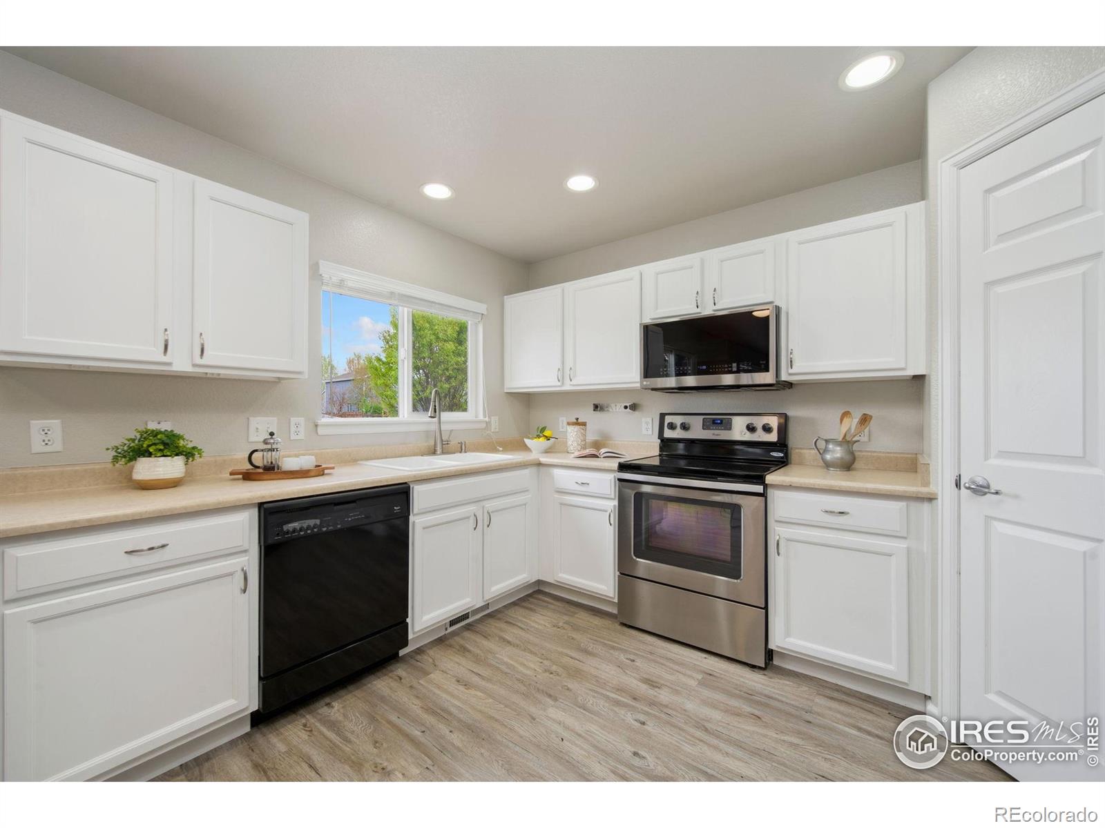 MLS Image #6 for 1932  mainsail drive,fort collins, Colorado