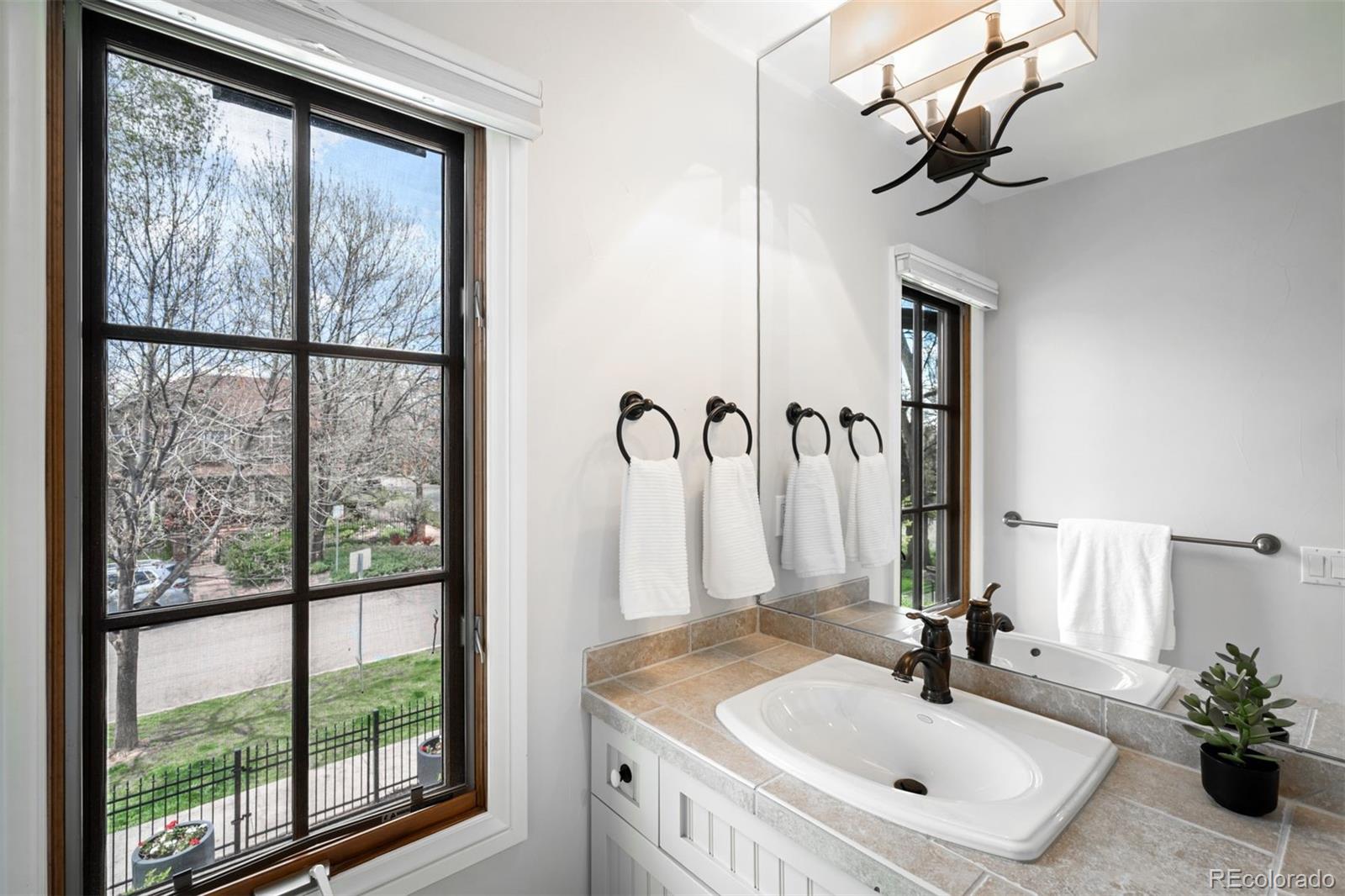 MLS Image #37 for 2400 s columbine street,denver, Colorado