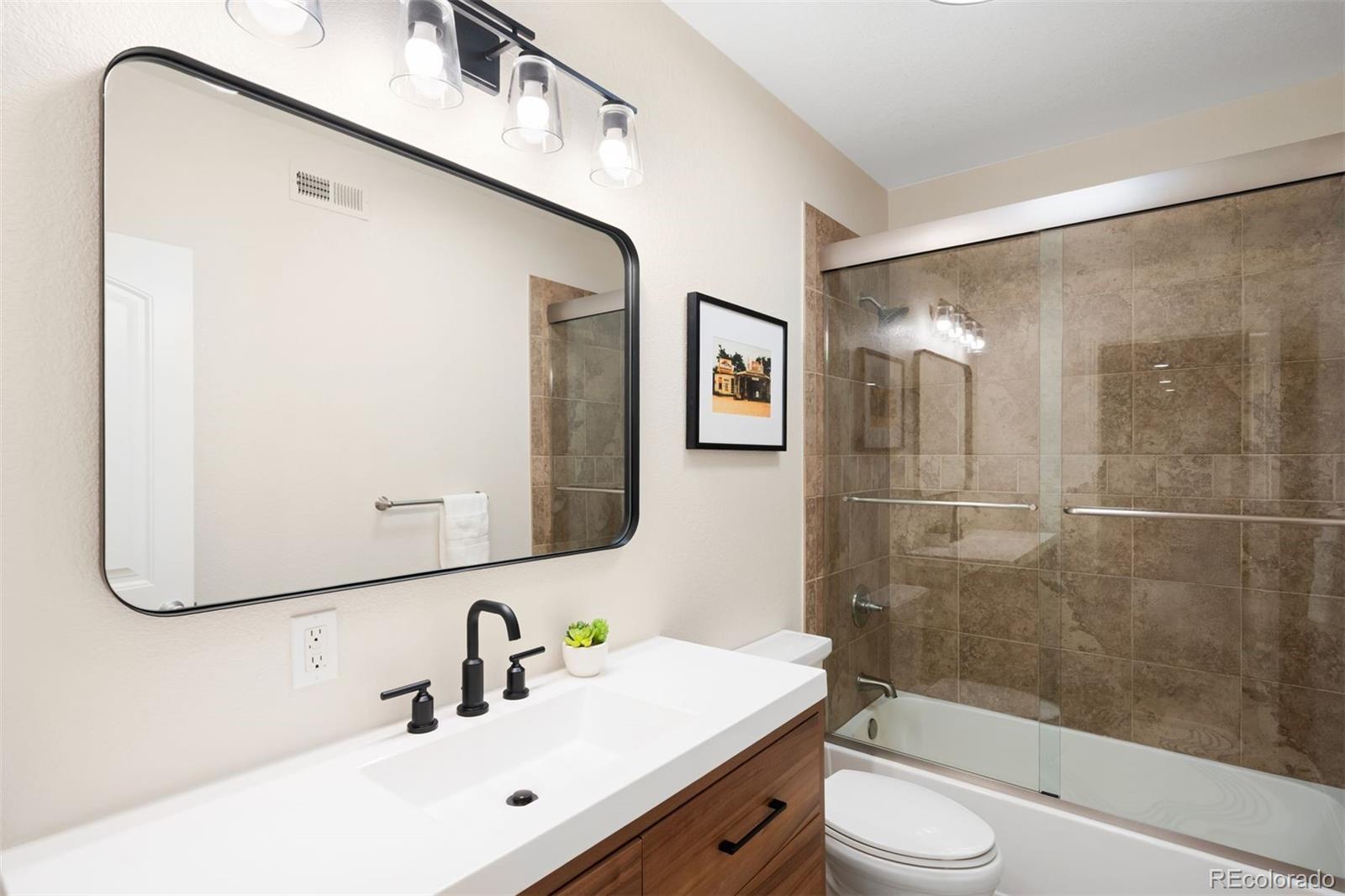 MLS Image #47 for 2400 s columbine street,denver, Colorado