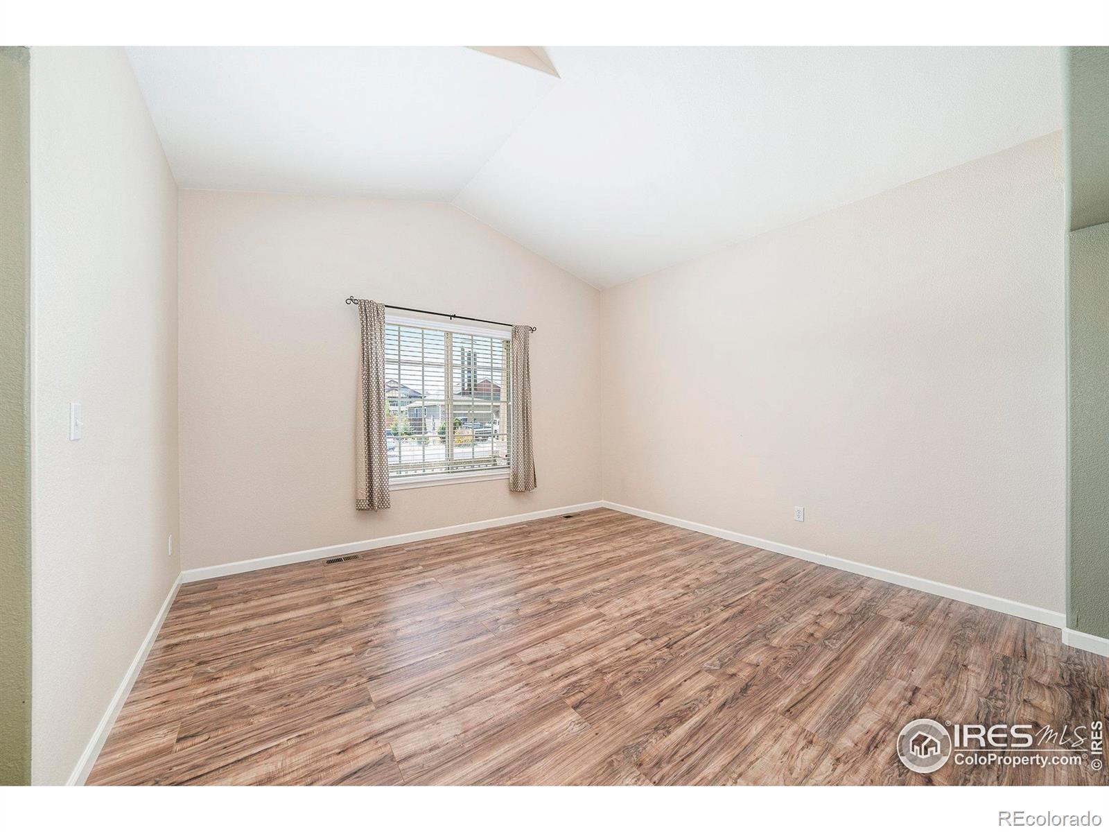 MLS Image #4 for 2128  redhead drive,johnstown, Colorado