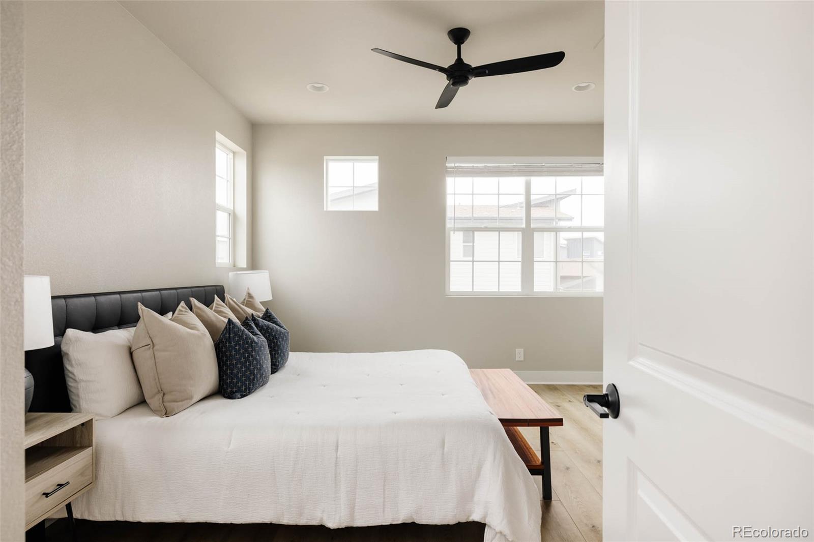 MLS Image #15 for 6303  elmira street,denver, Colorado